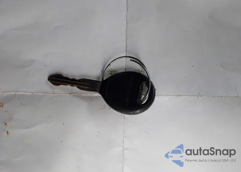 2002 Chrysler Voyager z USA, uszkodzony, nr VIN 1C4GJ25B72B521547